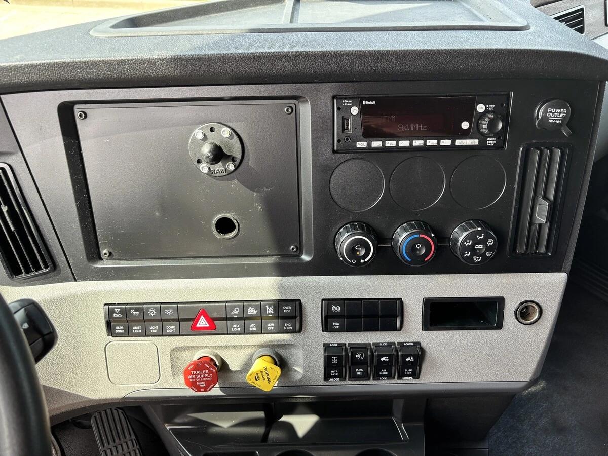 2022 Freightliner Cascadia in Tulsa, OK — photo 10