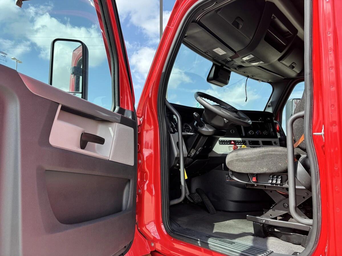 2022 Freightliner Cascadia in Tulsa, OK — photo 8