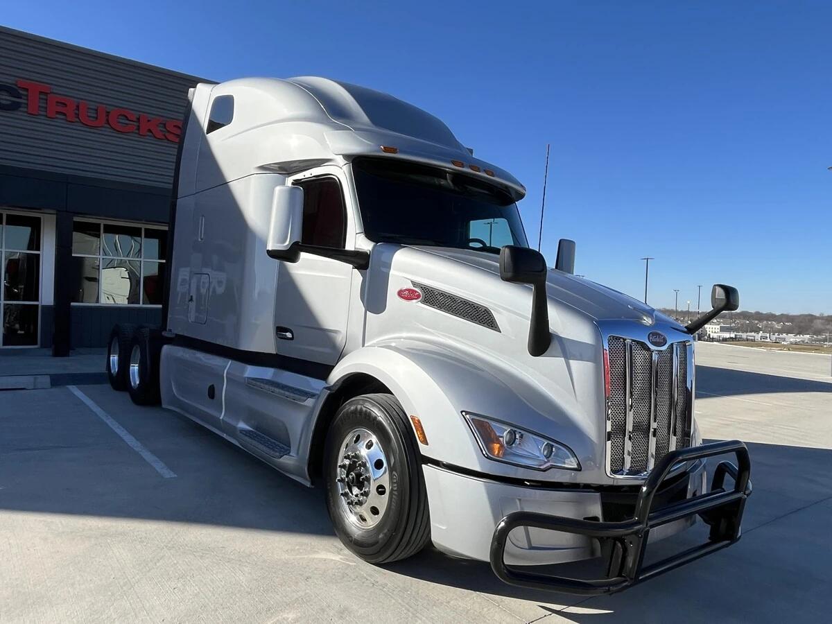 2023 Peterbilt 579 in Kansas City, MO — photo 11