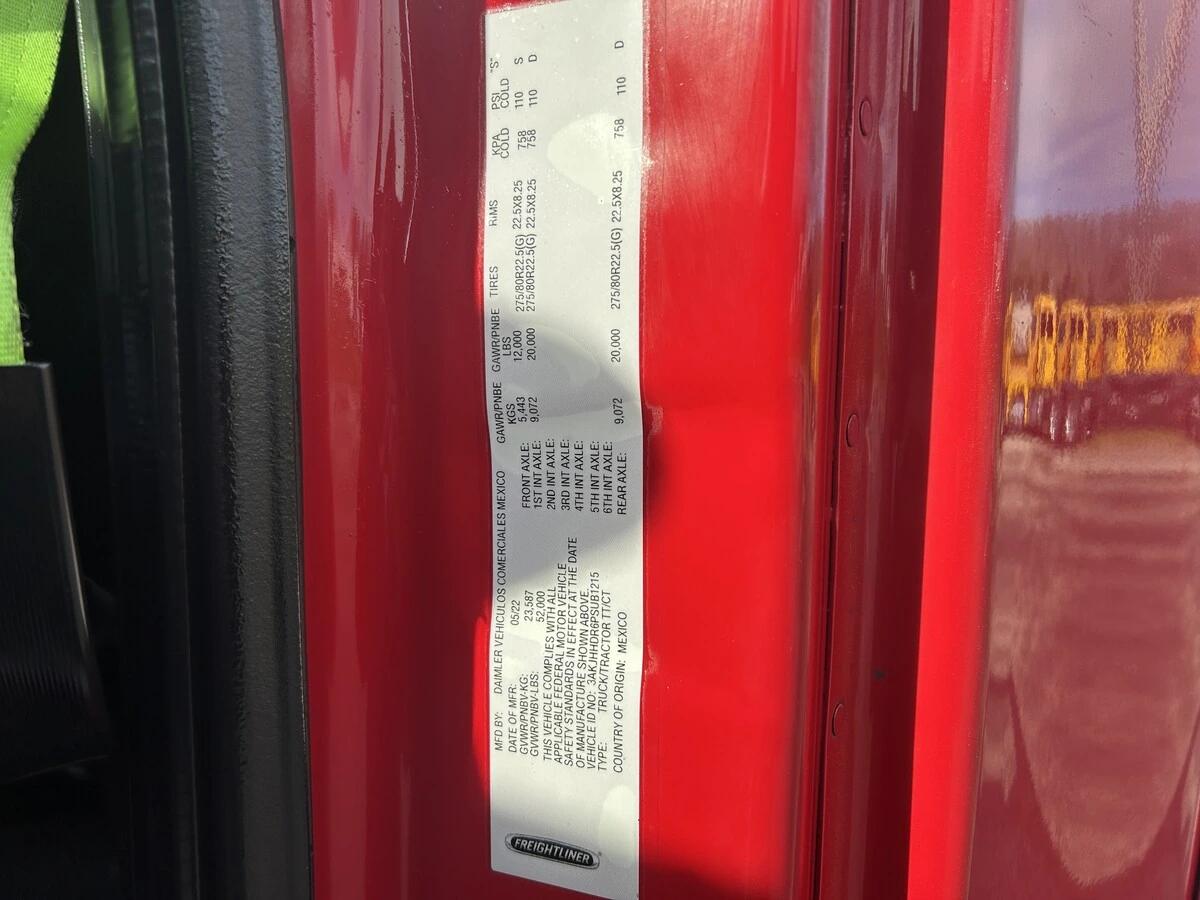 2023 Freightliner Cascadia — photo 12