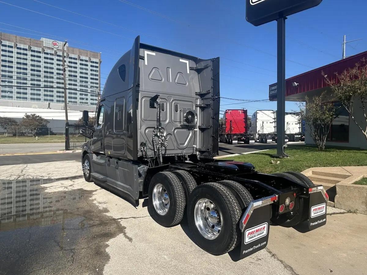 2021 Freightliner Cascadia in North Texas, TX — photo 7