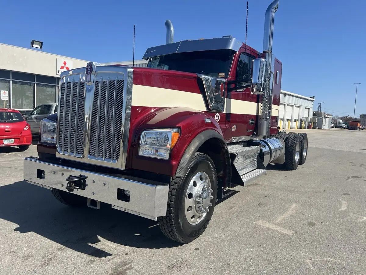 2024 Kenworth W900 in Saco, ME — photo 2