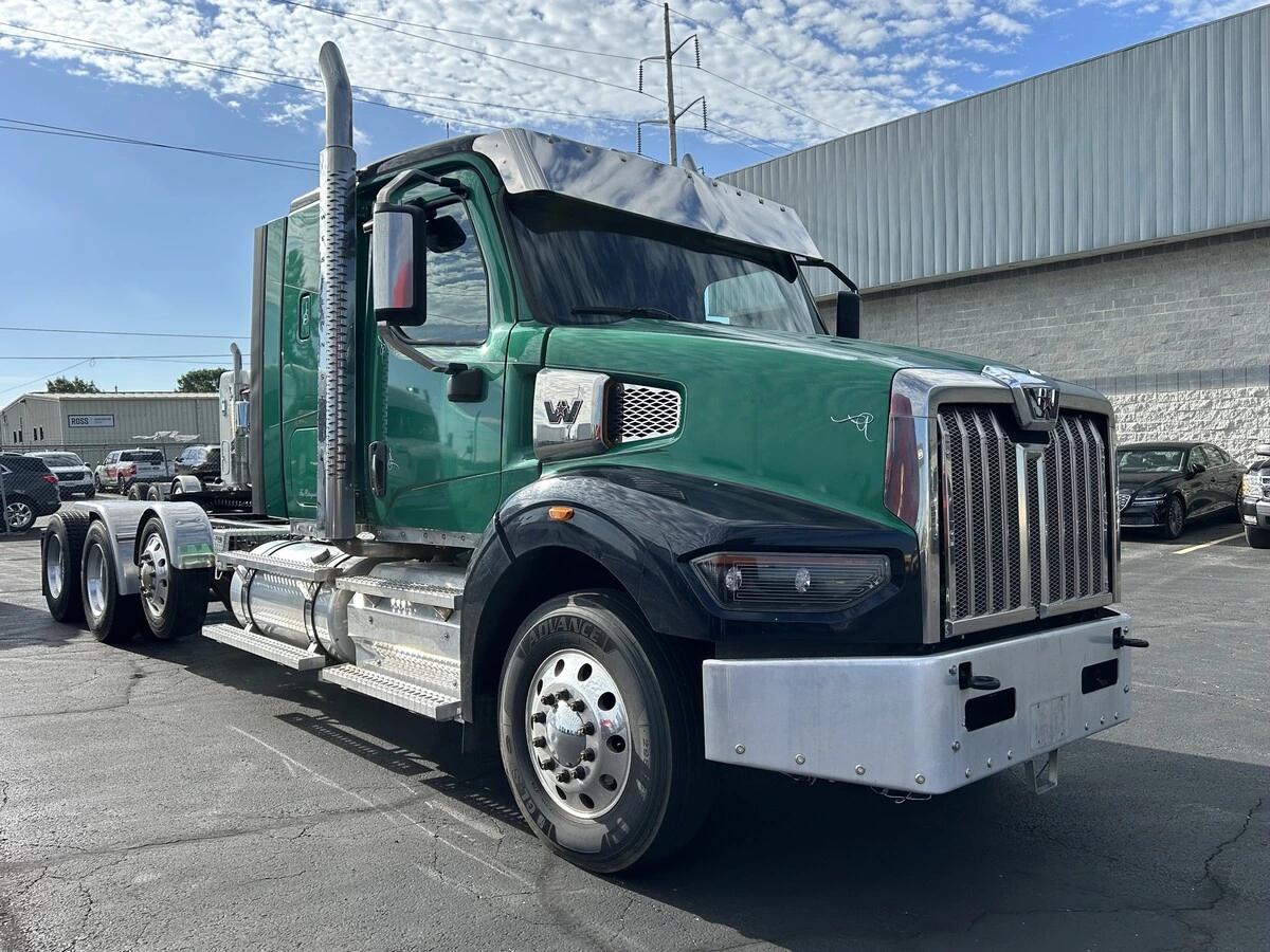 2023 Western Star 49X — photo 2