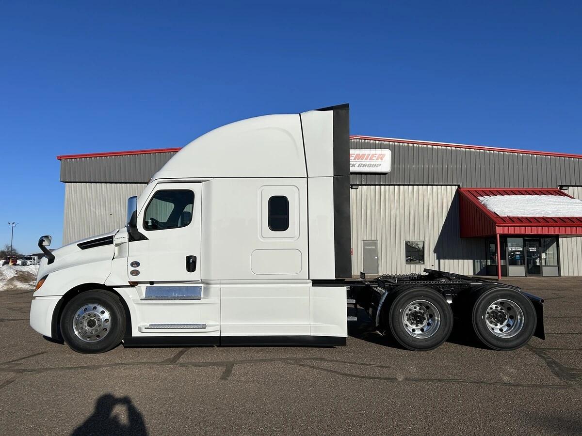 2026 Freightliner Cascadia in Eau Claire, WI — photo 8