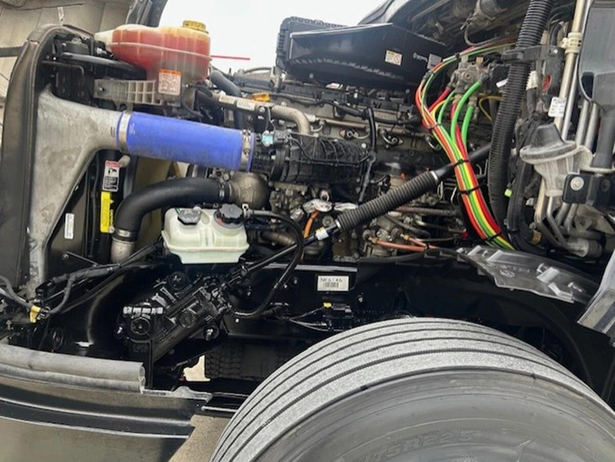 2022 Freightliner Cascadia — photo 14