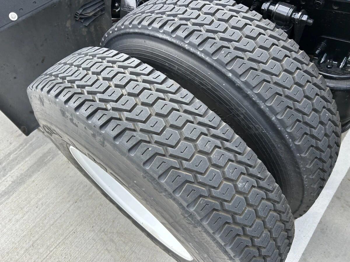 2014 Freightliner Cascadia — photo 10