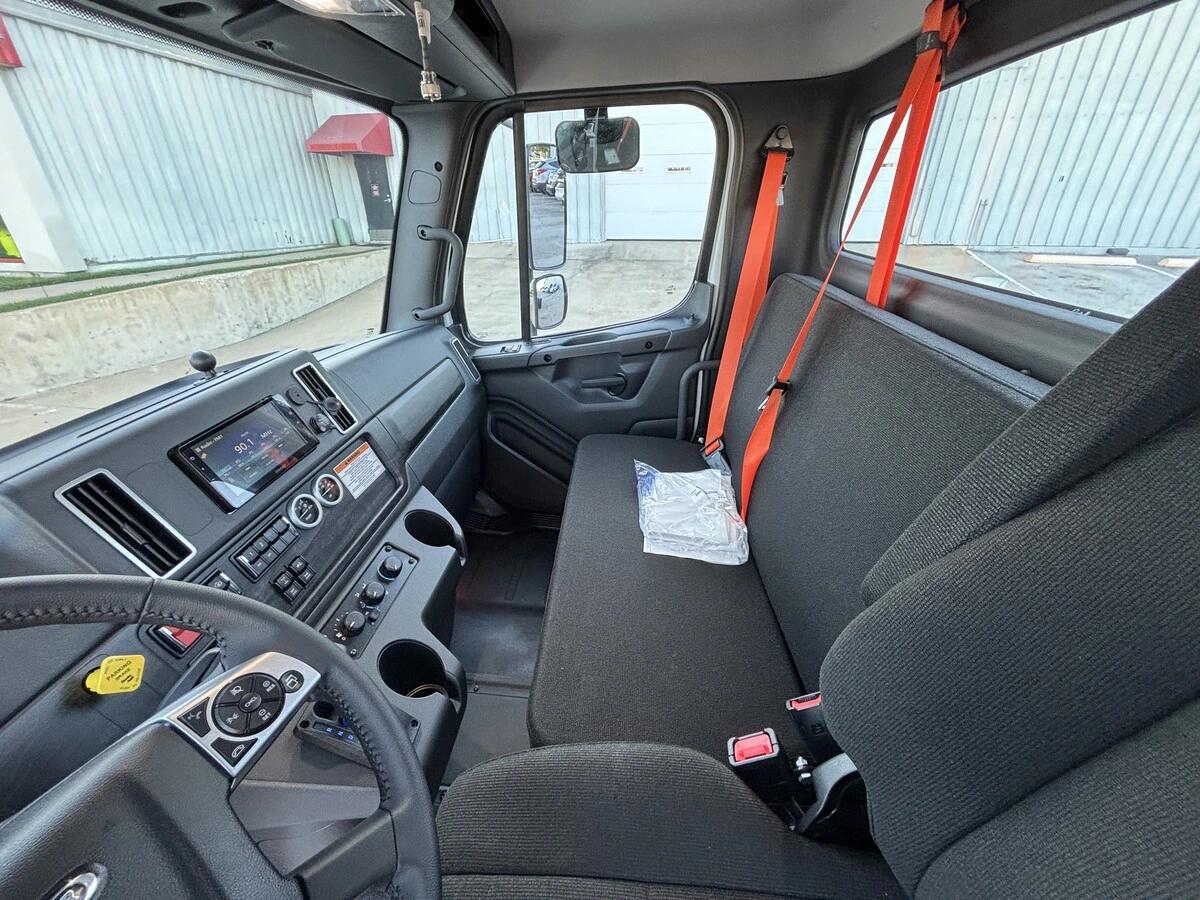 2027 Freightliner M2 106 — photo 15