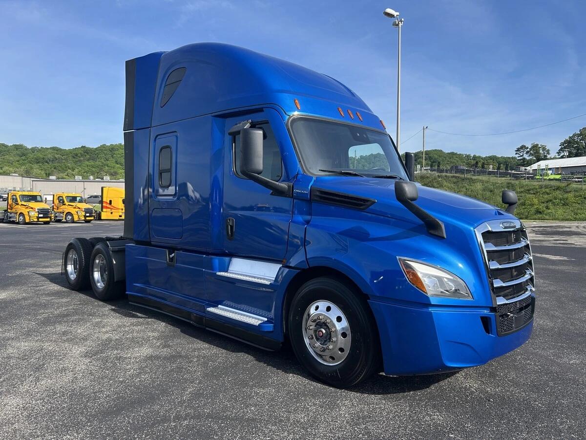 2022 Freightliner Cascadia — photo 7