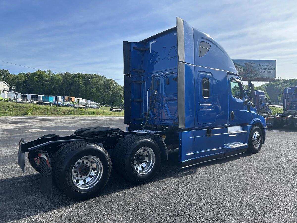 2022 Freightliner Cascadia — photo 5