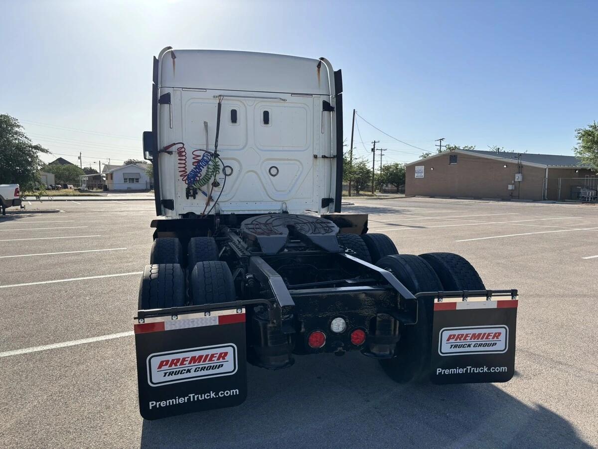 2018 Freightliner Cascadia — photo 4