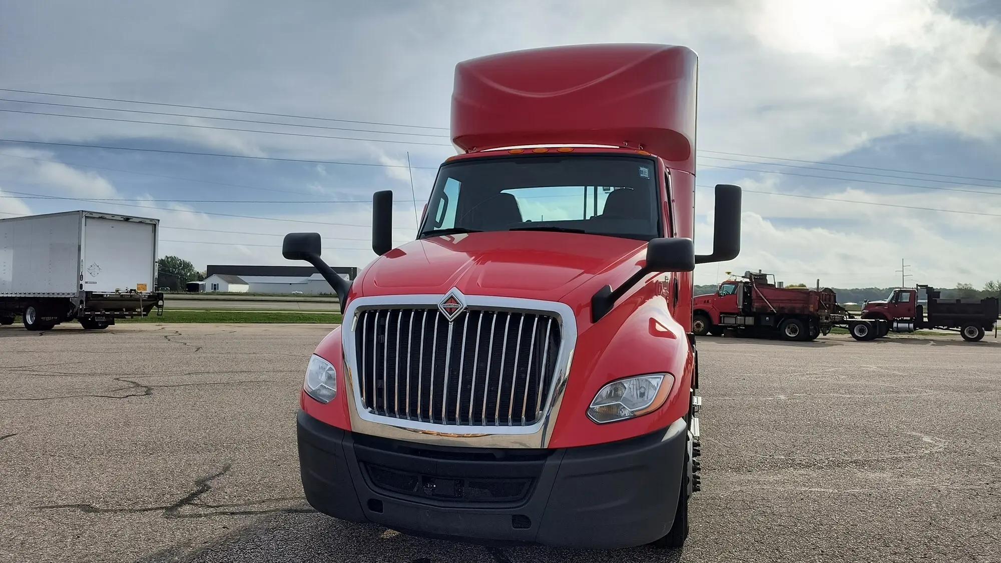 2019 International LT in Chippewa Falls, WI — photo 5