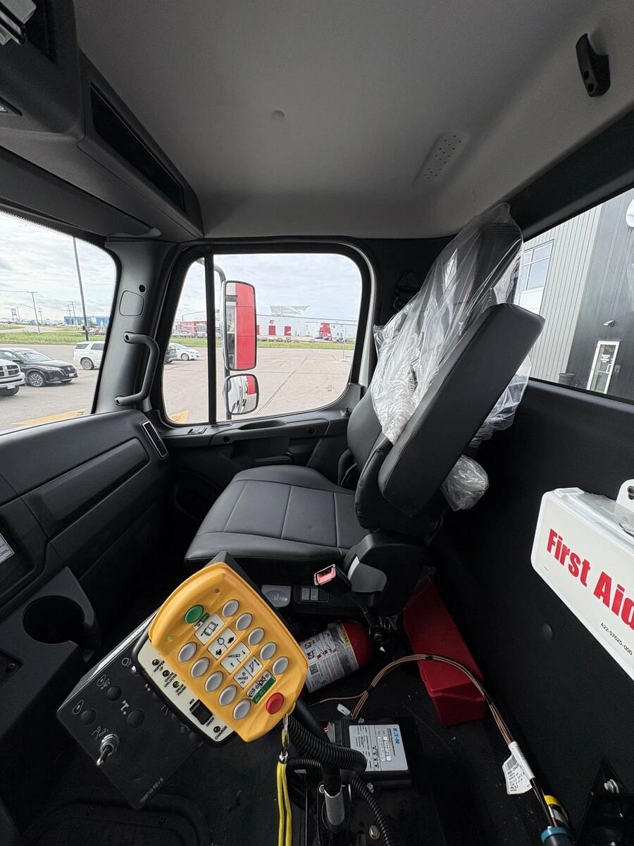 2027 Freightliner 114SD — photo 15