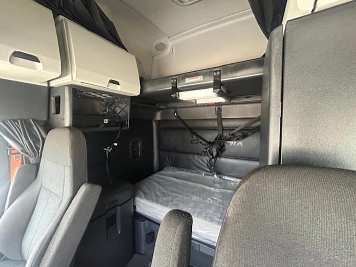 2024 Freightliner Cascadia in Fort Worth, TX — photo 15