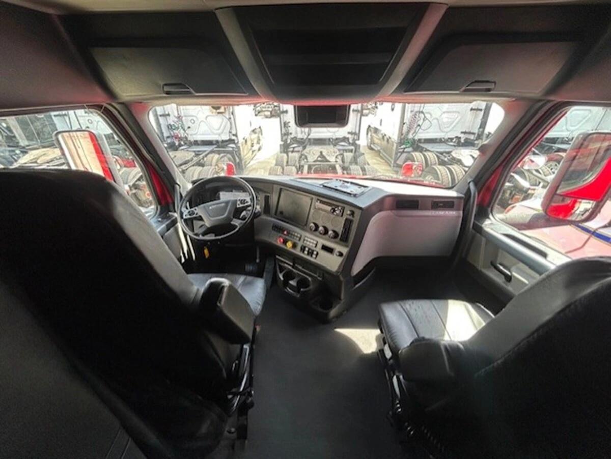 2022 Freightliner Cascadia — photo 20