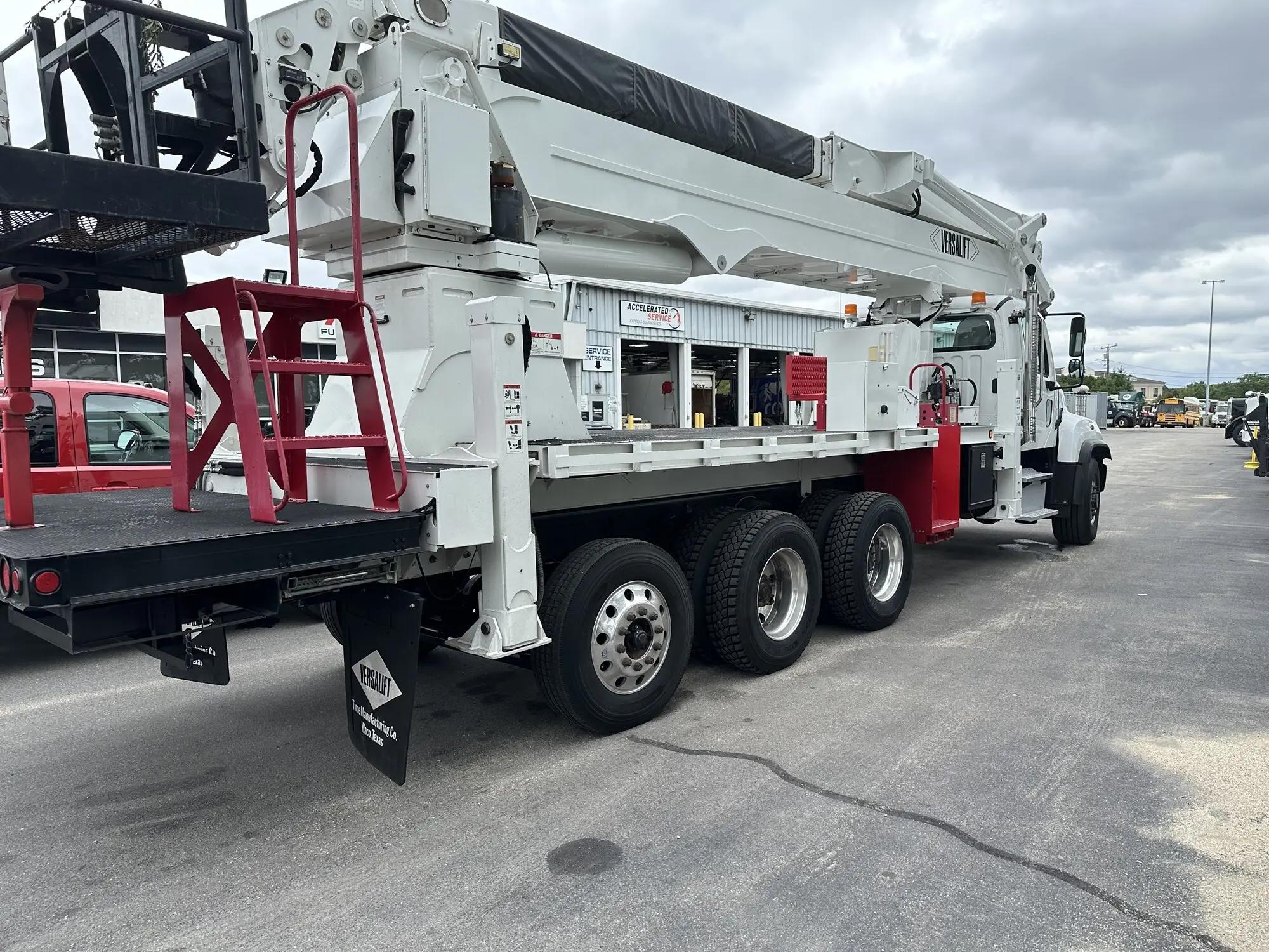 2018 Freightliner 114SD in Manchester, NH — photo 3