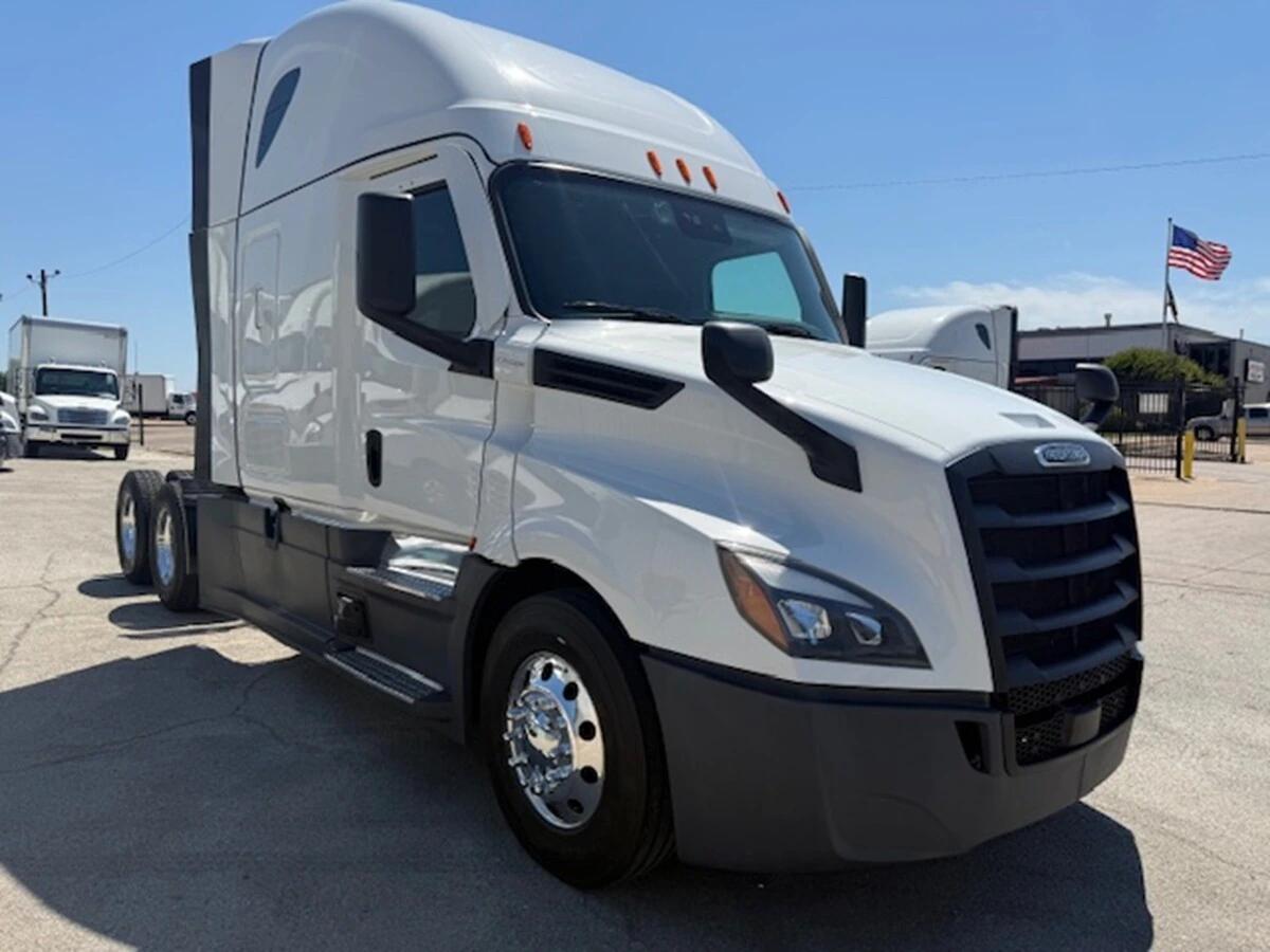 2024 Freightliner Cascadia — photo 2