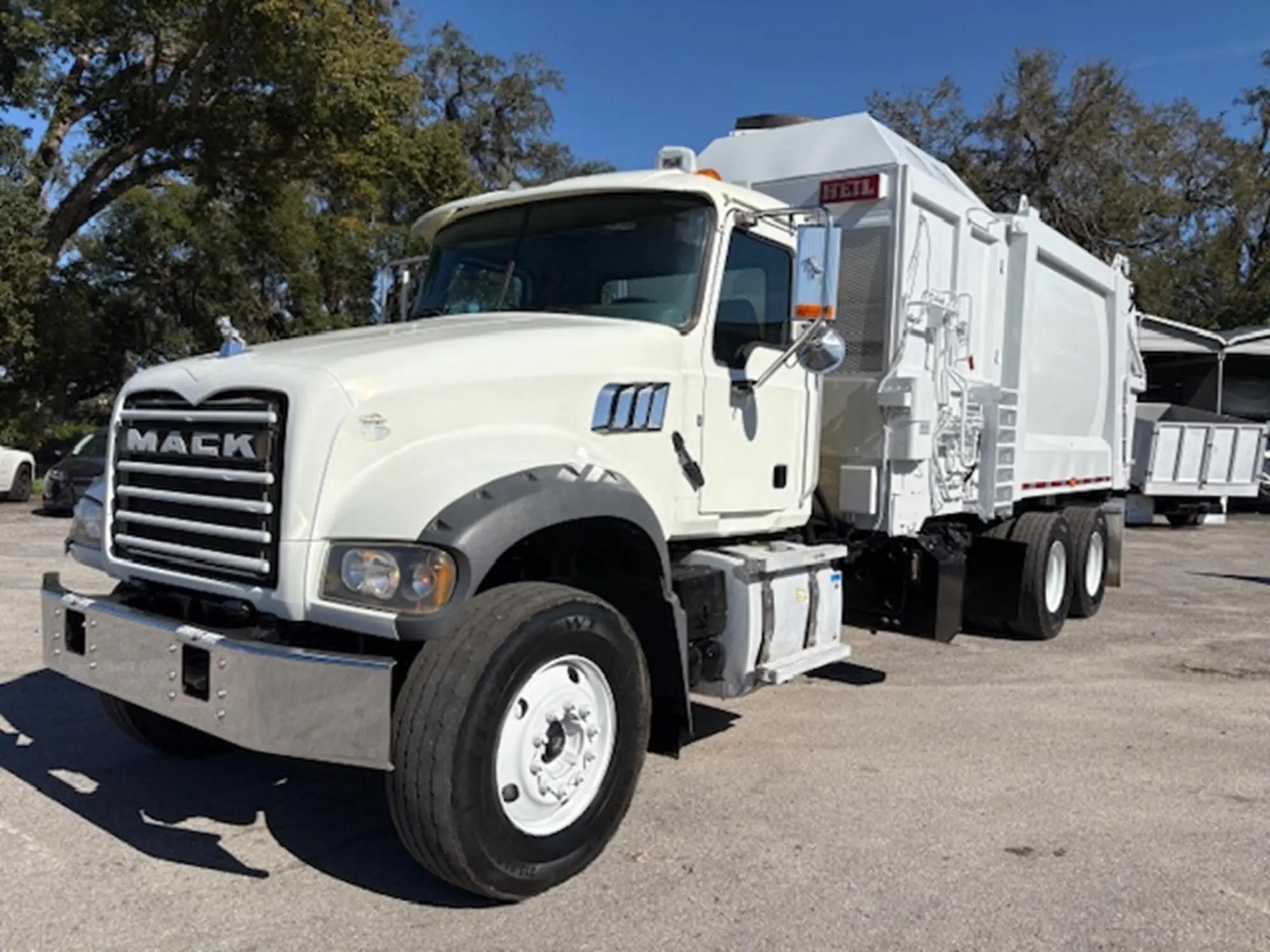 2016 Mack Granite
