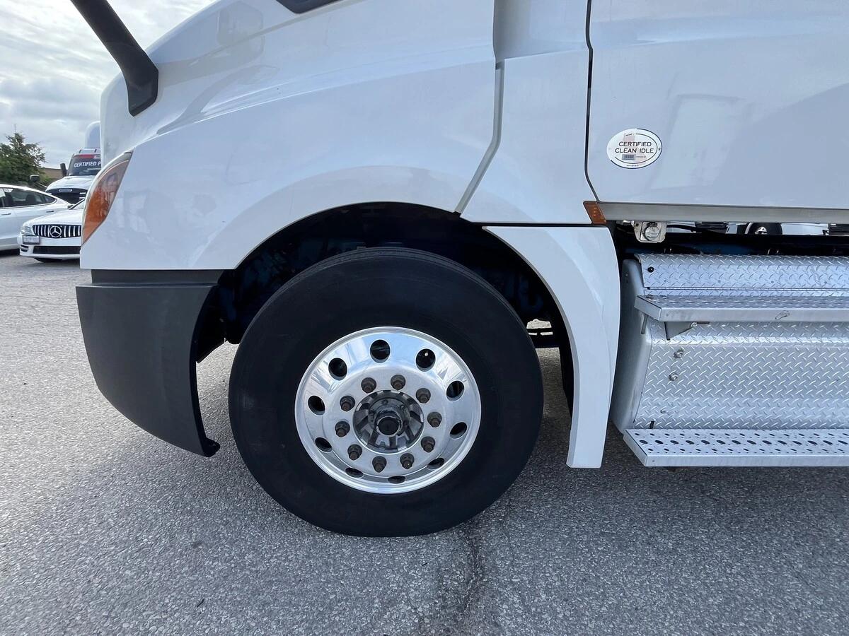 2019 Freightliner Cascadia — photo 13