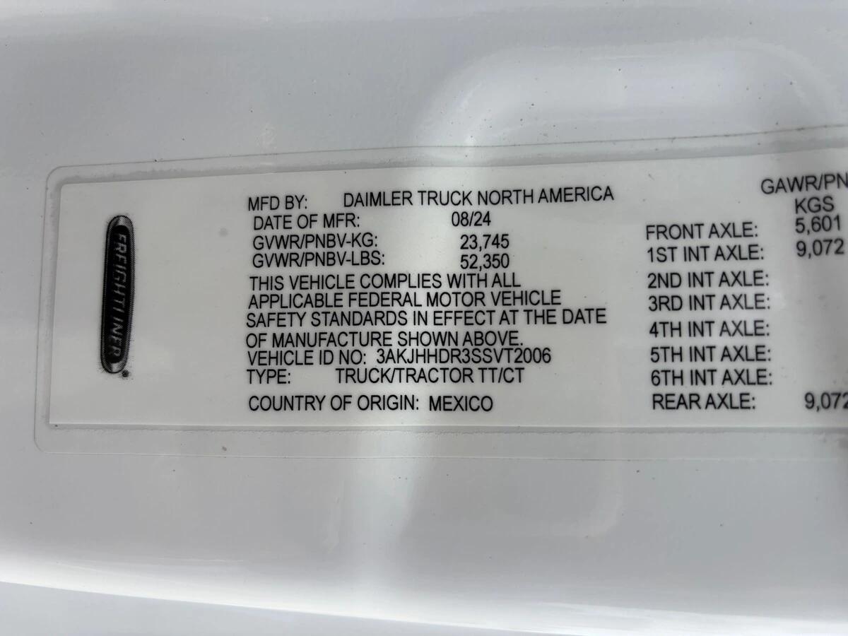 2025 Freightliner Cascadia — photo 30