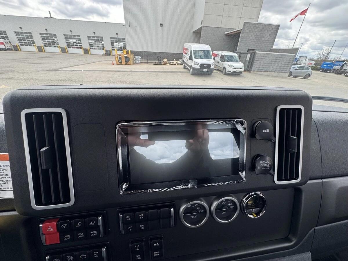 2026 Freightliner M2 106 in Cambridge, ON — photo 9