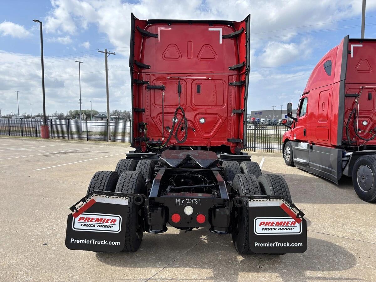 2022 Freightliner Cascadia in Tulsa, OK — photo 4