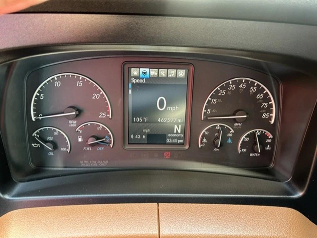 2025 Freightliner Cascadia — photo 22