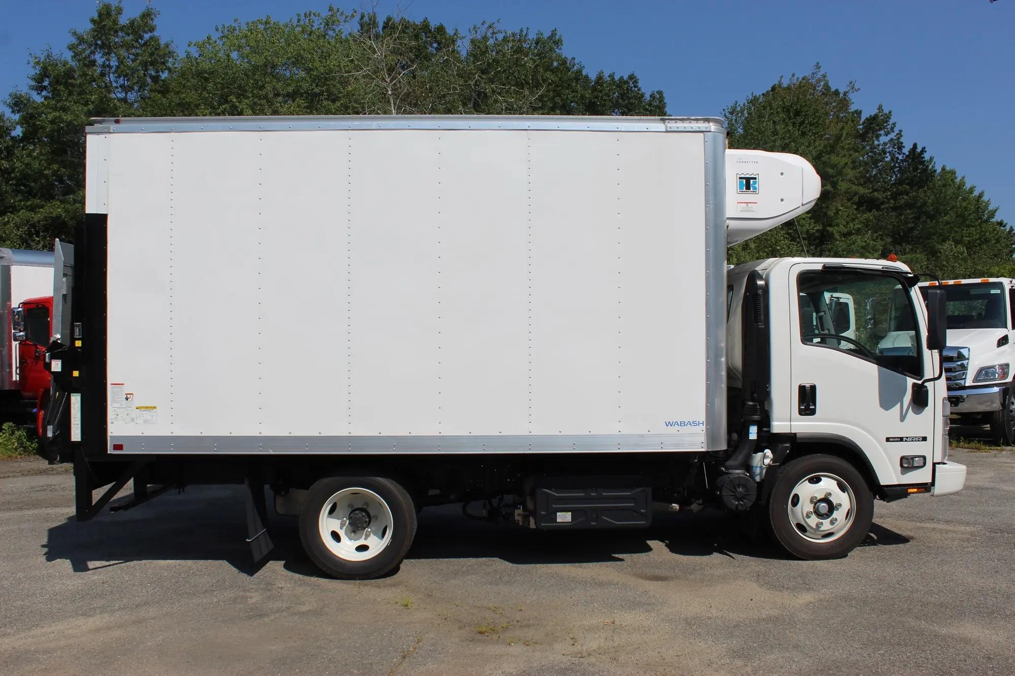2024 Isuzu NRR in Wilmington, MA — photo 4