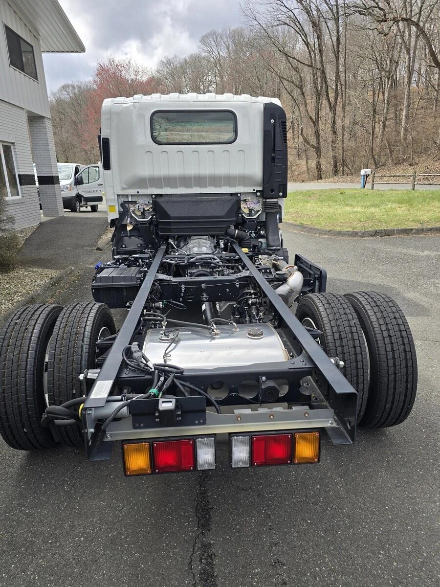 2025 Isuzu NRR in Danbury, CT — photo 9