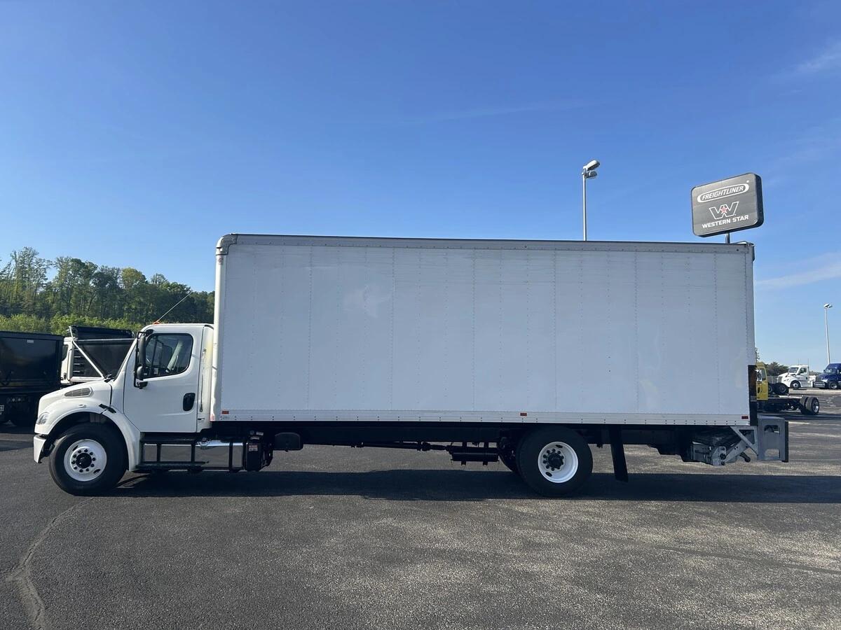 2023 Freightliner M2 106 — photo 2