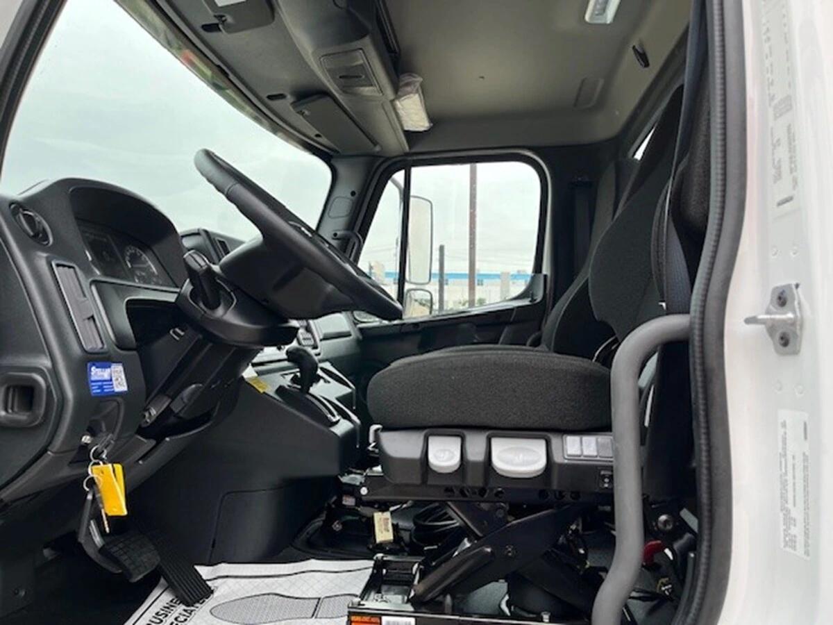 2027 Freightliner M2 106 — photo 9