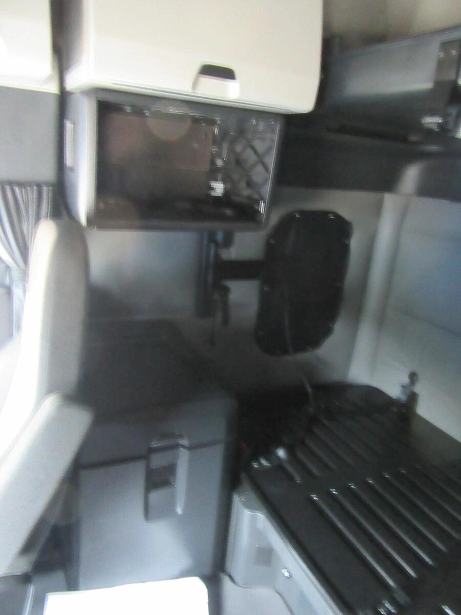 2022 Freightliner Cascadia — photo 23