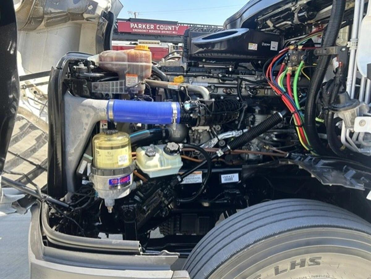 2025 Freightliner Cascadia — photo 14