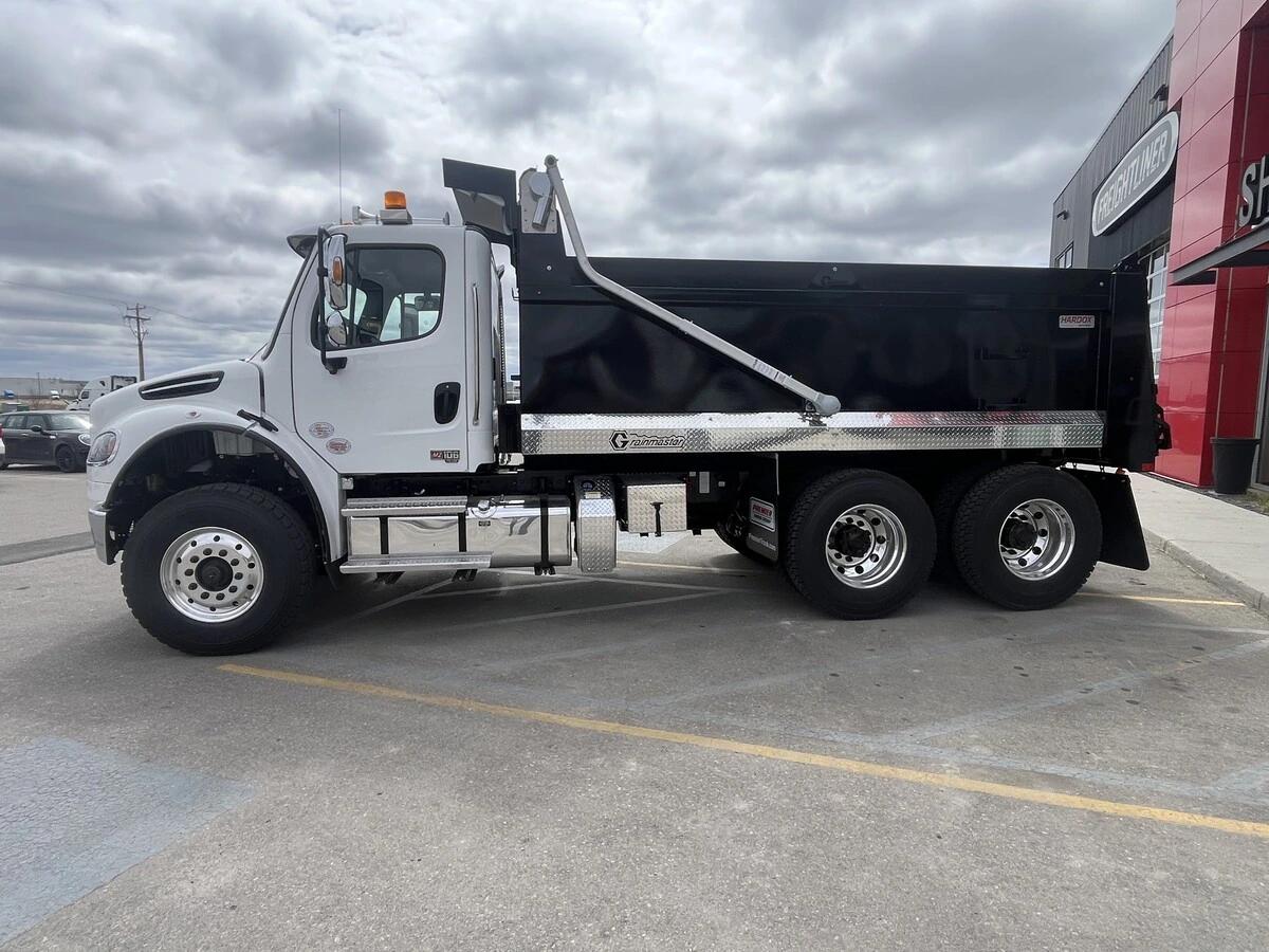 2027 Freightliner M2 106 — photo 2