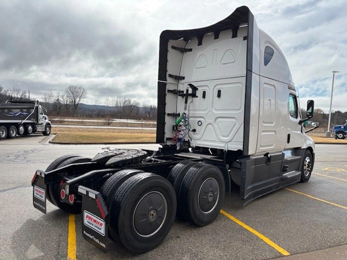 2026 Freightliner Cascadia in La Crosse, WI — photo 5