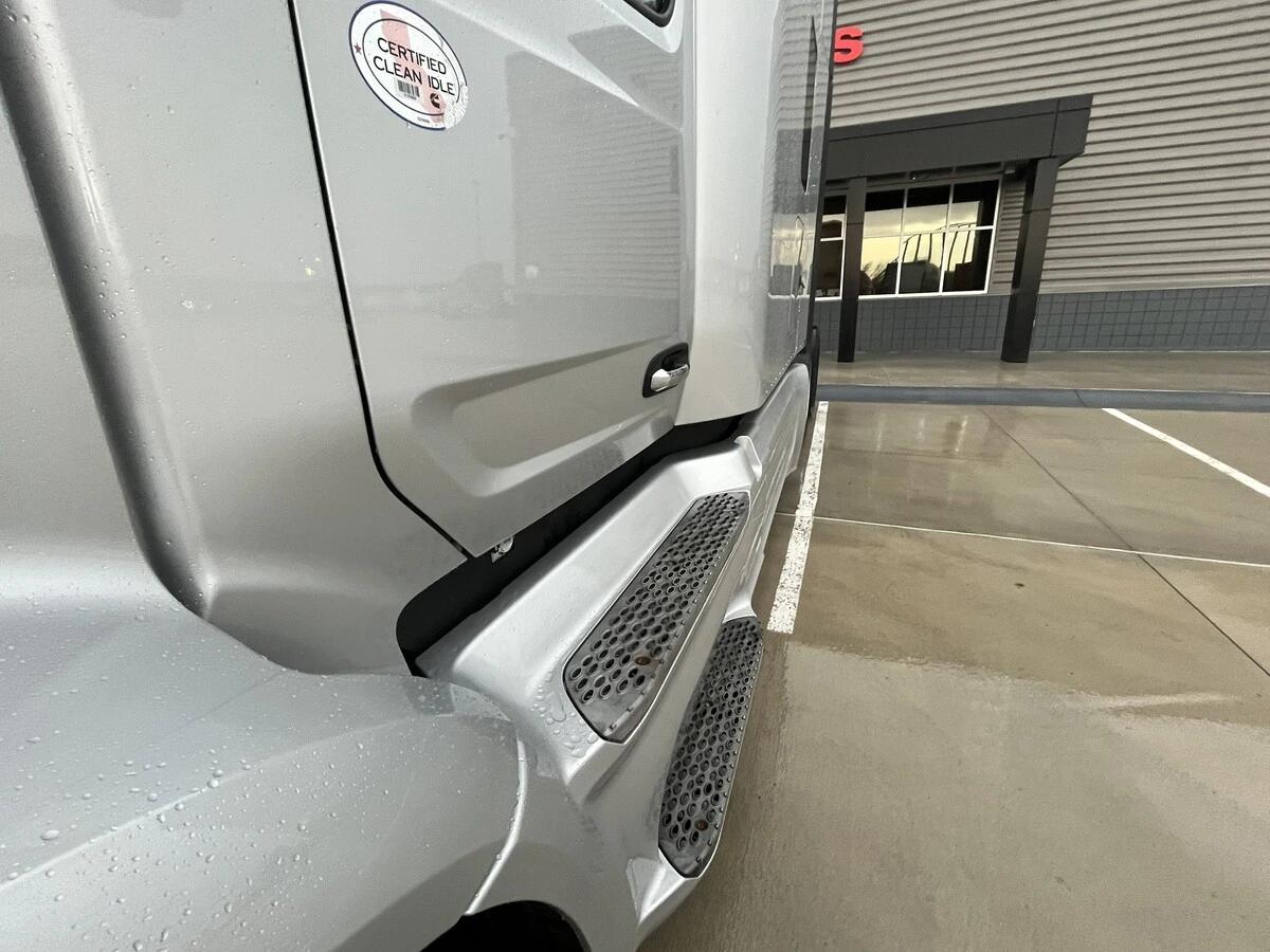2023 Peterbilt 579 in Kansas City, MO — photo 16
