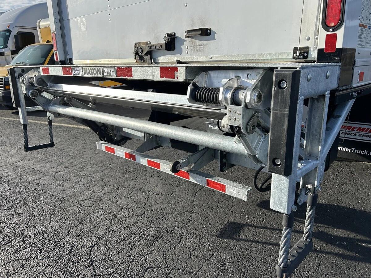 2020 Freightliner M2 106 — photo 5