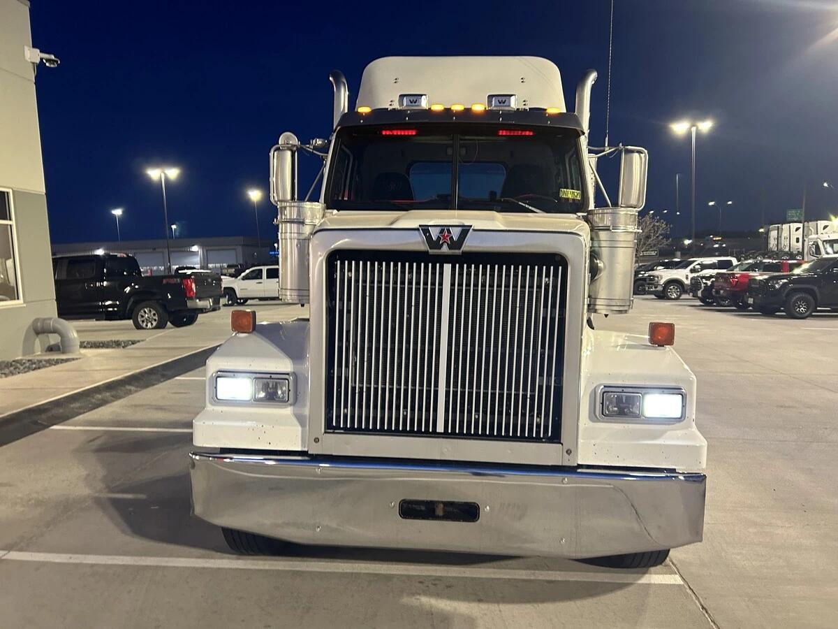 2022 Western Star 4900 — photo 2
