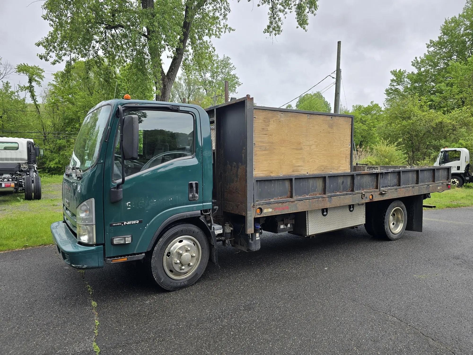 2013 Isuzu NQR in Danbury, CT — photo 2