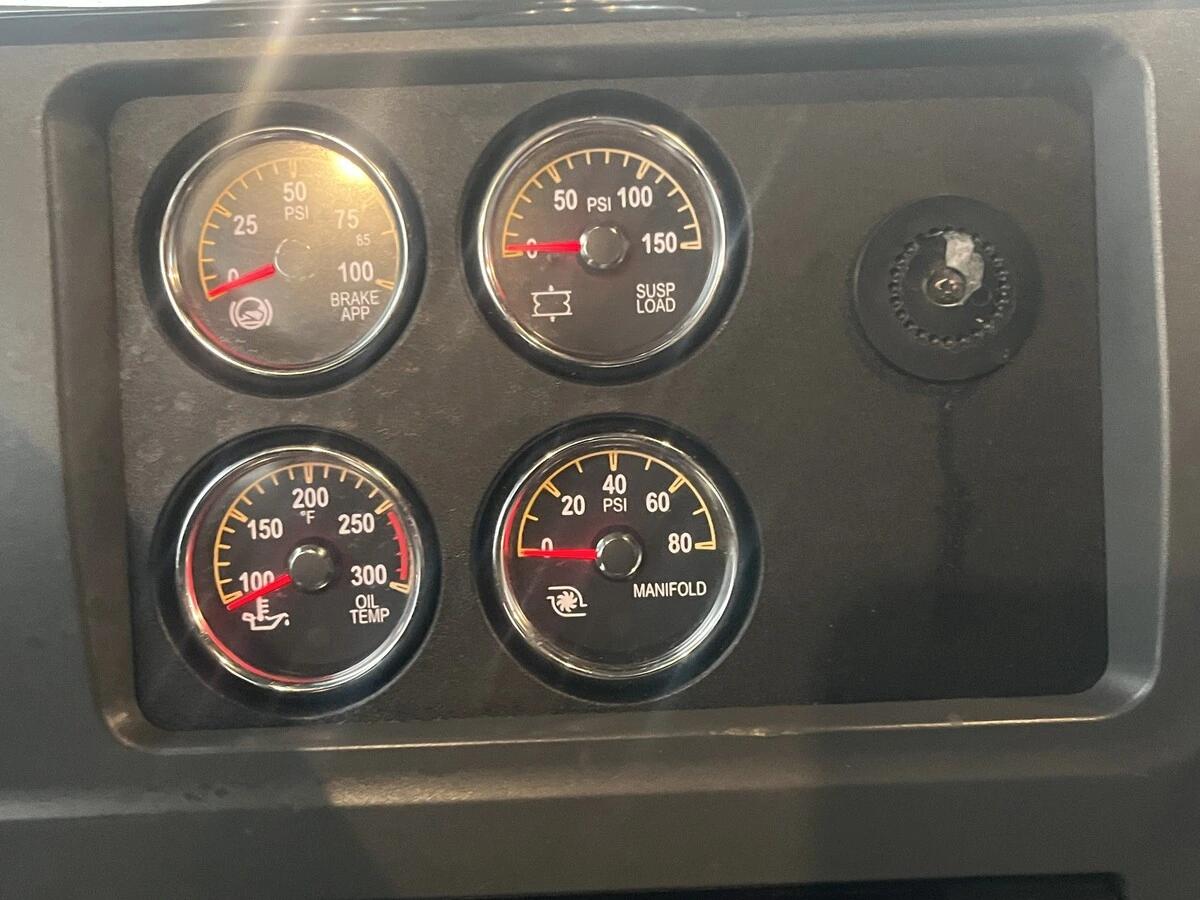 2023 Peterbilt 579 in Kansas City, MO — photo 21