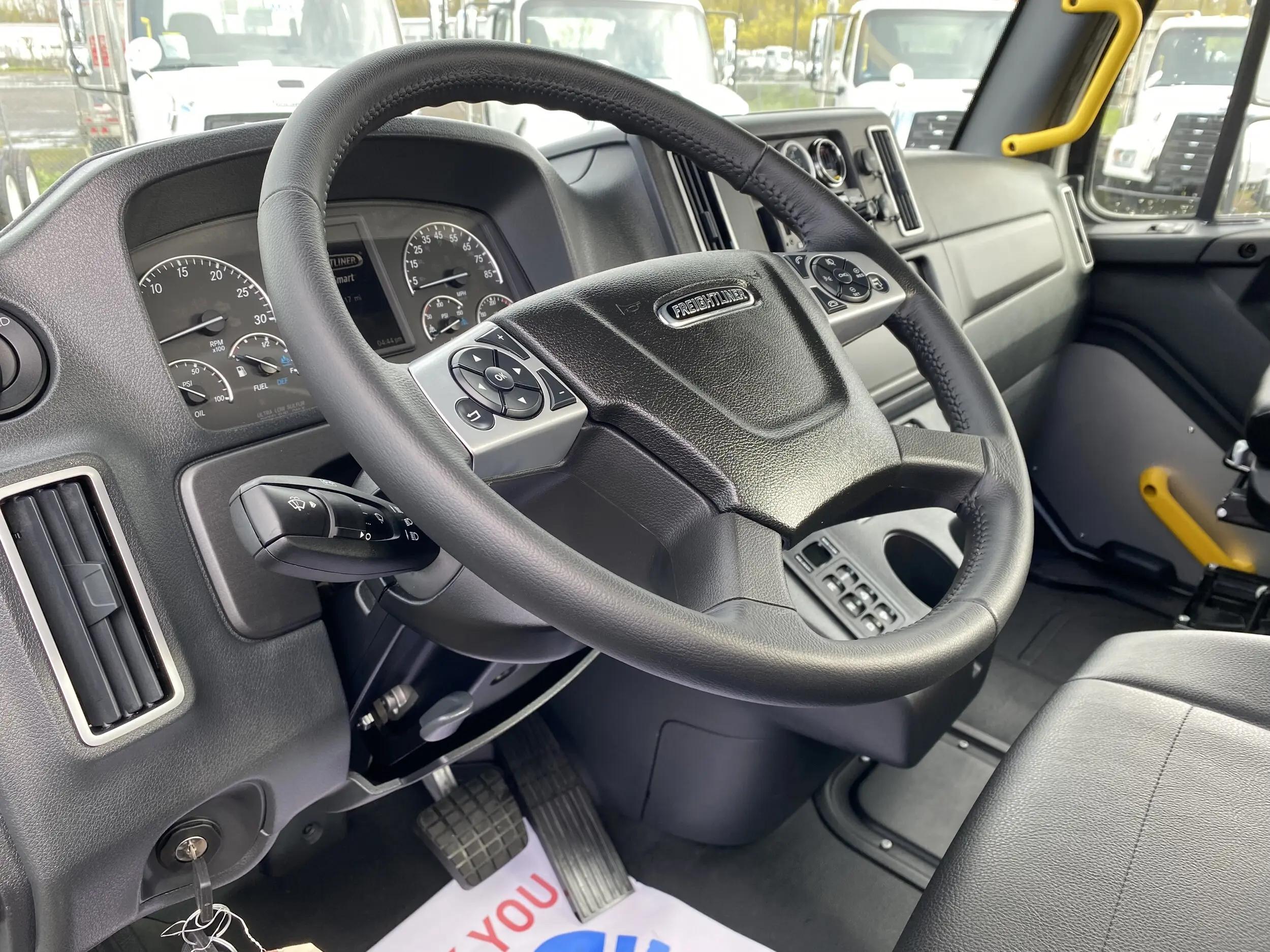 2025 Freightliner 108SD in Portland, OR — photo 10