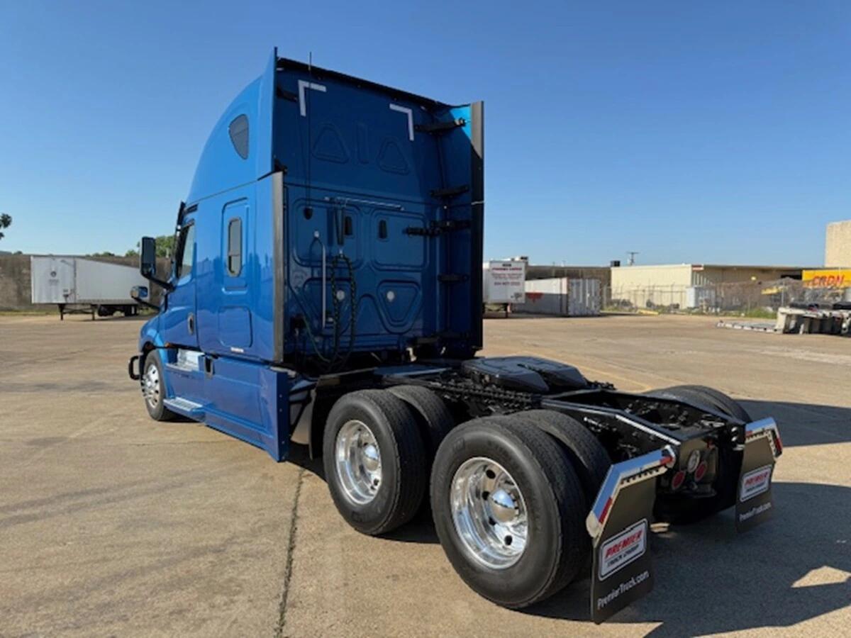 2022 Freightliner Cascadia — photo 5