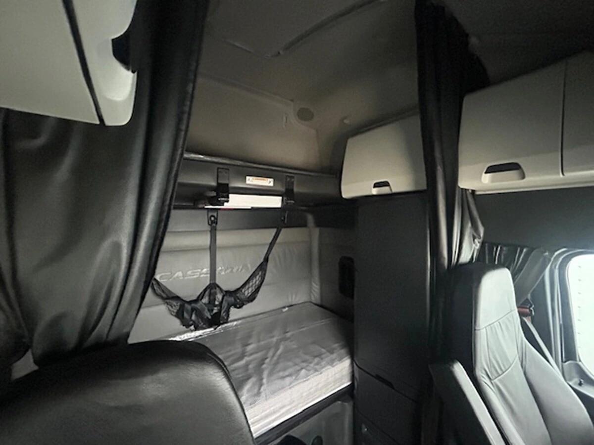 2022 Freightliner Cascadia — photo 16