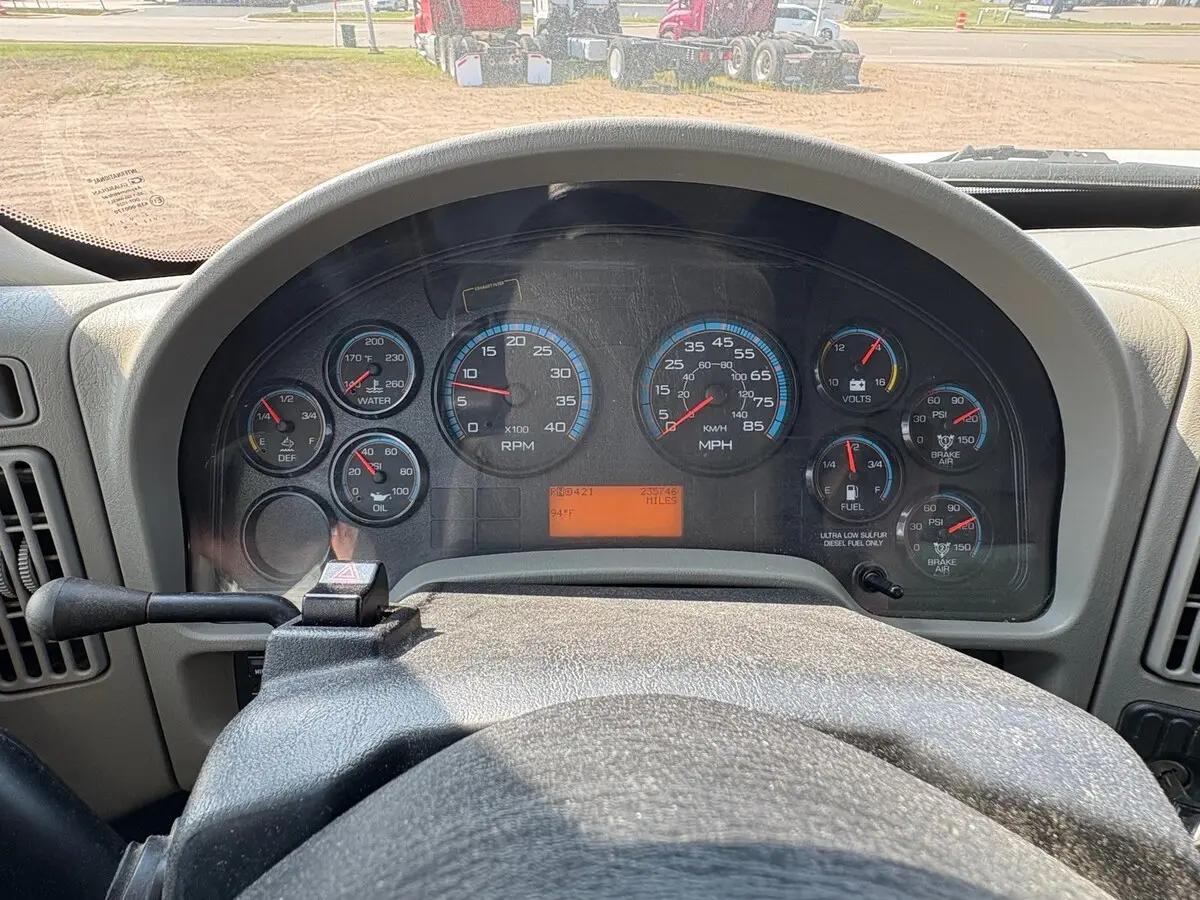 2017 International 4300 in Marshfield, WI — photo 14