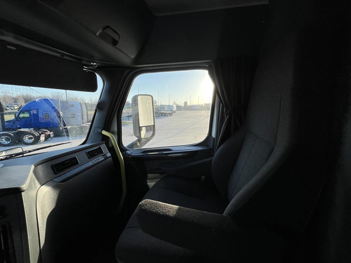 2024 Freightliner Cascadia in Chattanooga, TN — photo 26