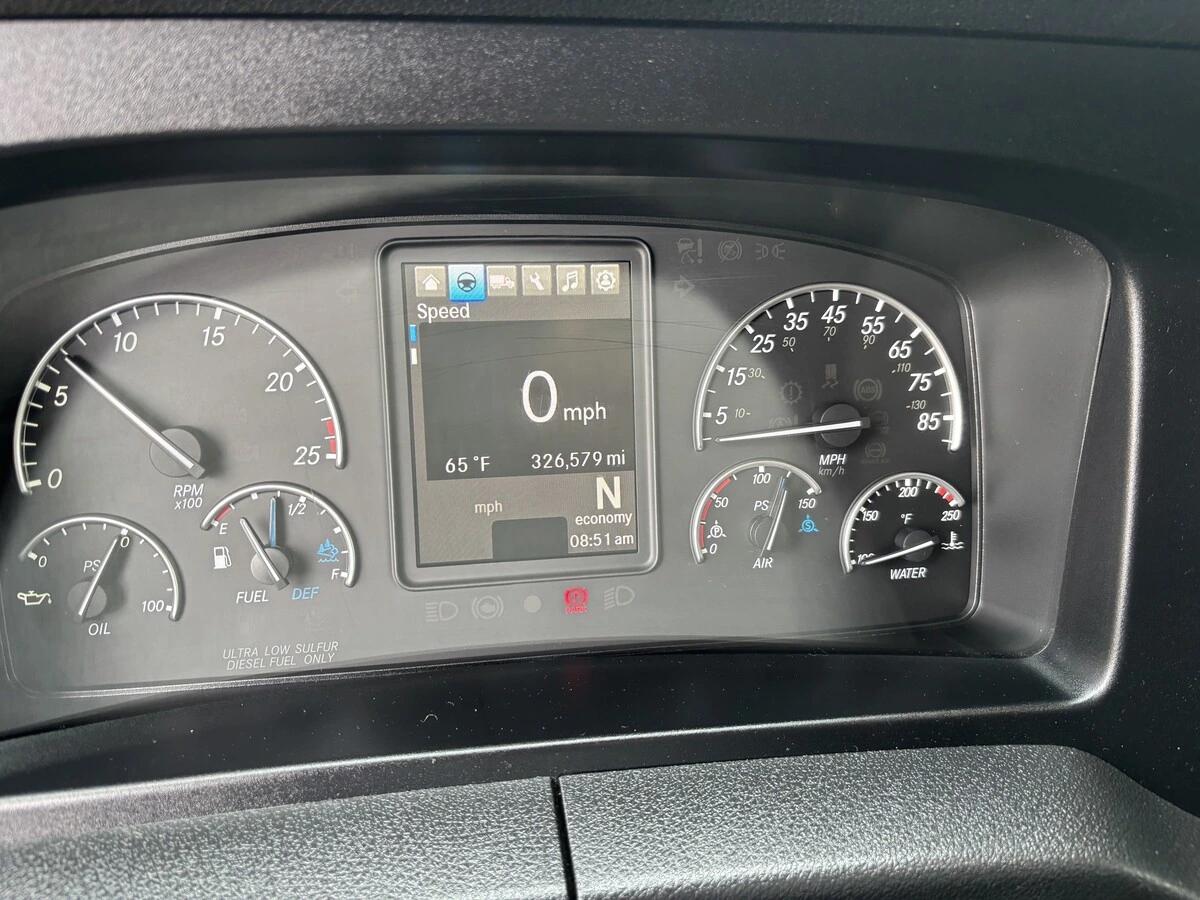 2025 Freightliner Cascadia — photo 12