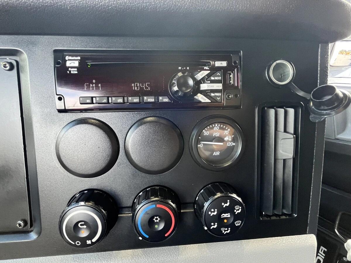 2019 Freightliner Cascadia — photo 24