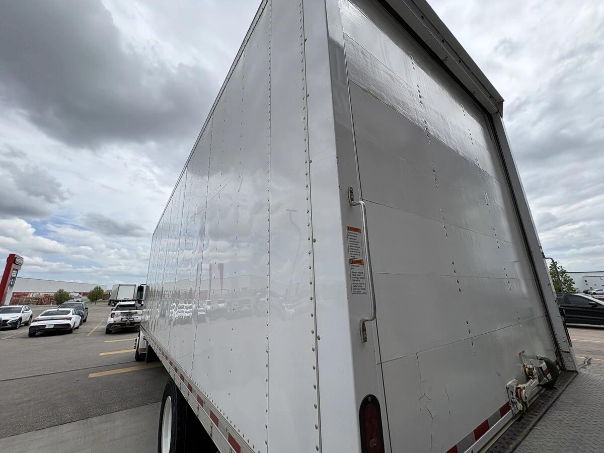 2022 Freightliner M2 106 — photo 9
