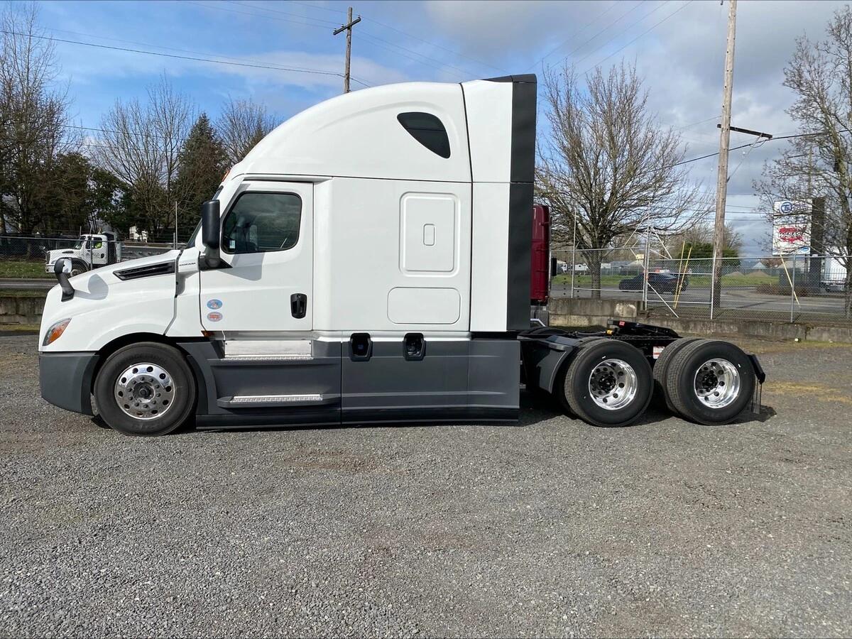2026 Freightliner Cascadia in Portland, OR — photo 2