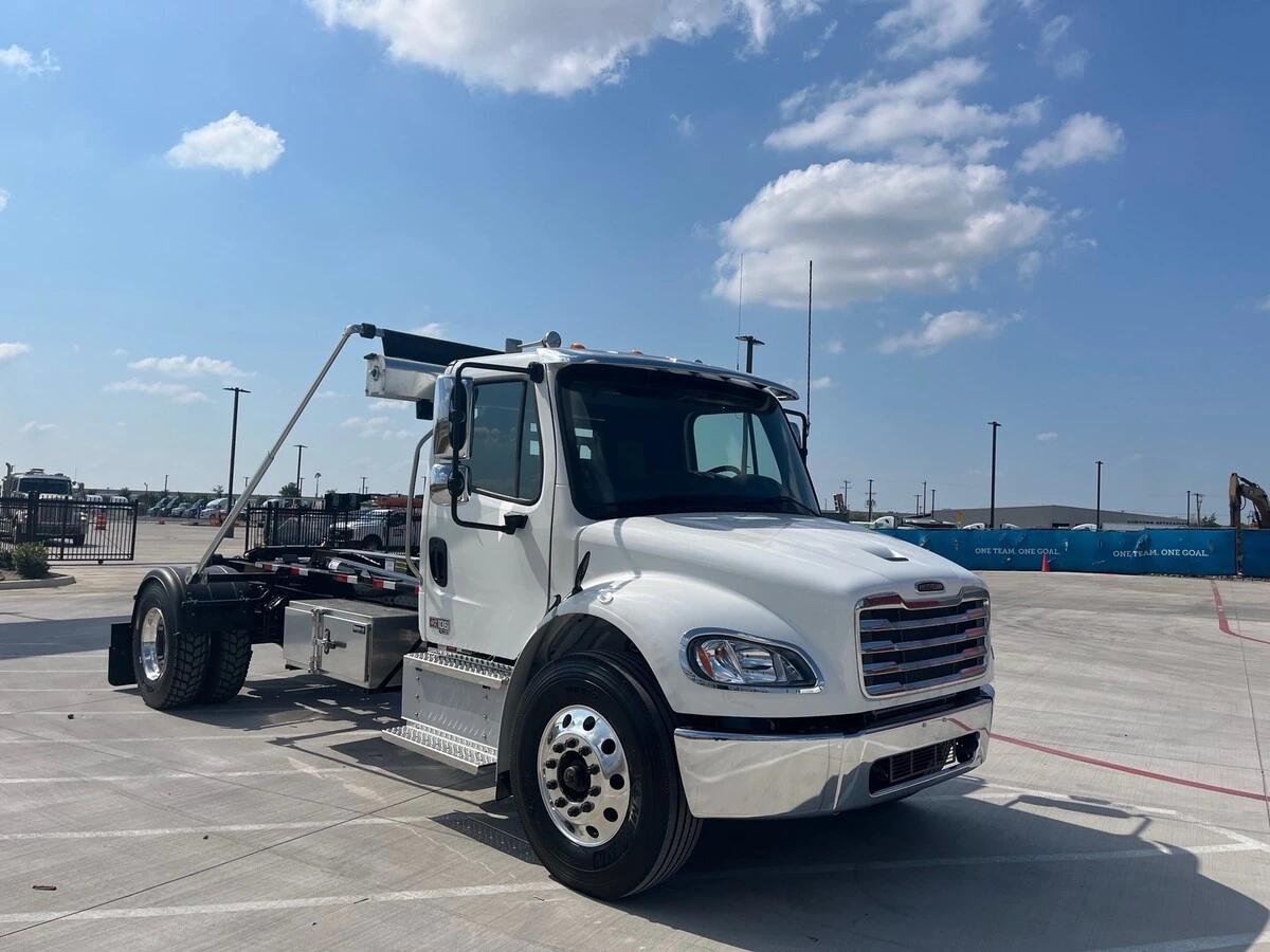 2026 Freightliner M2 106 in Fort Worth, TX — photo 3