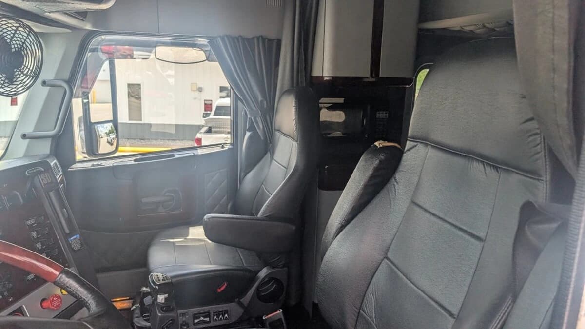 2022 Freightliner 122SD — photo 12